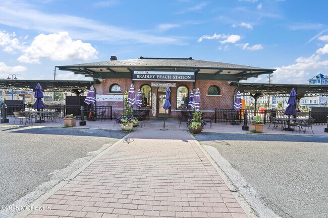 Building Photo - 316 Park Pl Ave