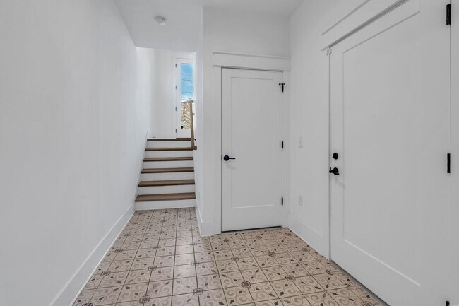 Building Photo - Modern Living in Wedgewood Houston