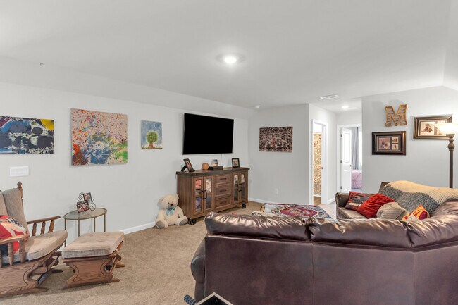 Building Photo - 1049 Burled Oak Rdg Lp SE