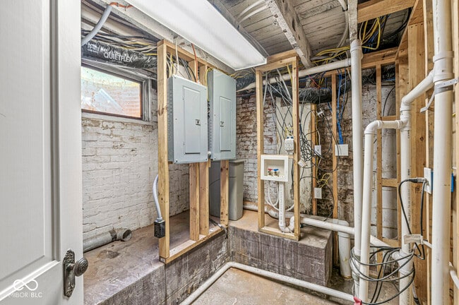 Building Photo - 331 N East St