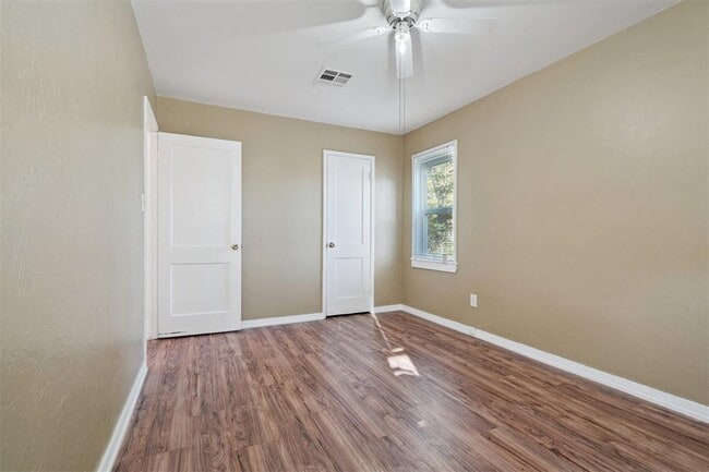 Building Photo - 317 E Key Blvd