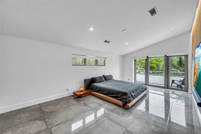 Building Photo - 1511 NE 4th Pl