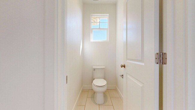 Building Photo - Bright & Beautiful 4 Bedroom 3 Full Bathroom Home!