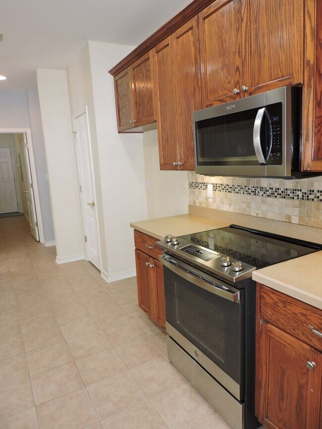 Building Photo - Just minutes to NAS Pensacola & Perdido Key
