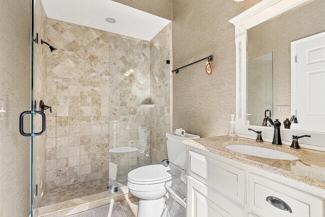 Building Photo - 542 N Cypress Dr