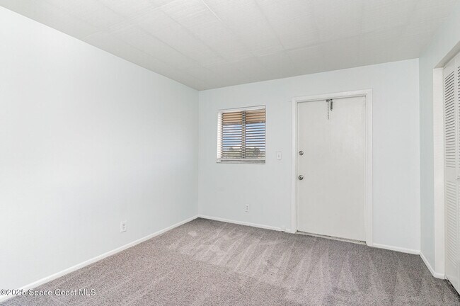Building Photo - 204 Seminole Ave W