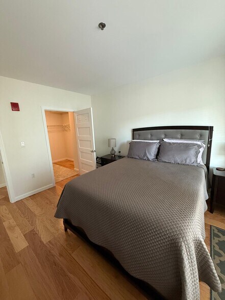 Building Photo - 100 Exchange St