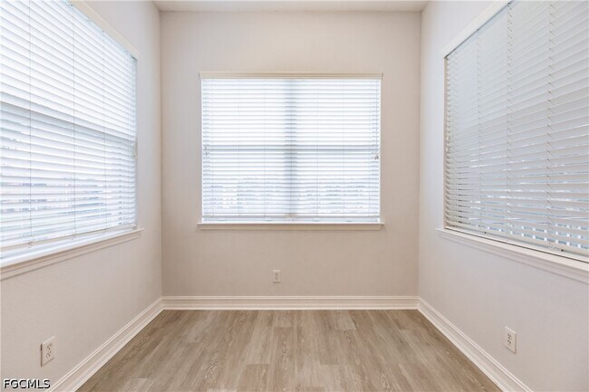 Building Photo - 12060 Lucca St