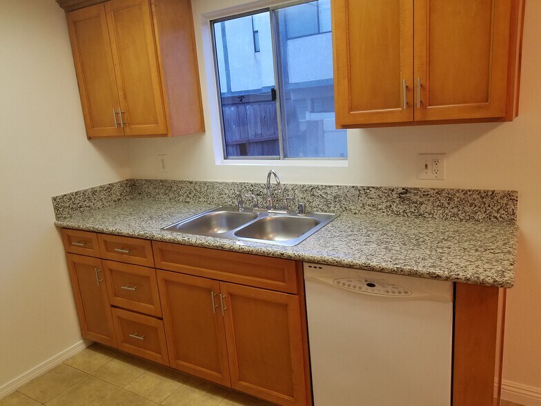 Building Photo - 2612 Mathews Ave