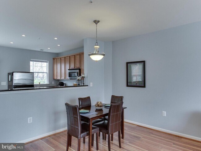 Building Photo - 152 Moore Dr