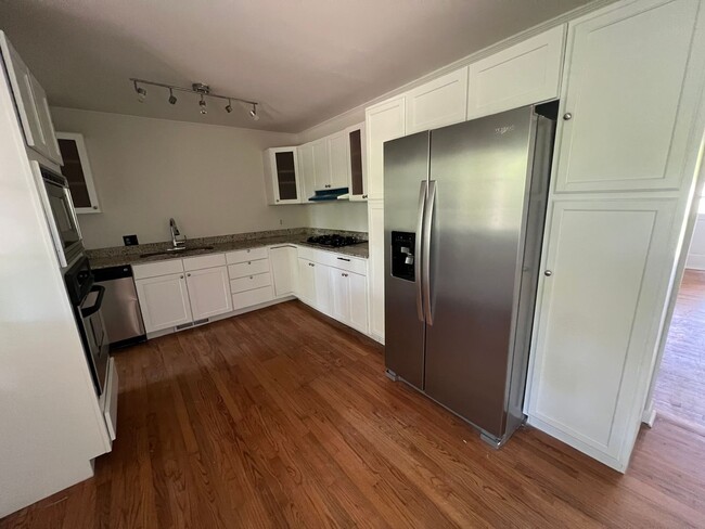 Building Photo - Very spacious home for rent