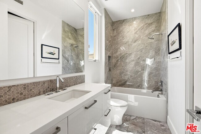 Building Photo - 5926 Firefly Pl