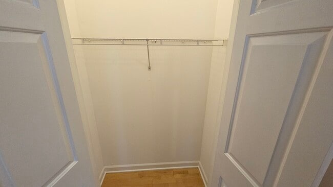 Building Photo - 511 N Hartland Ct