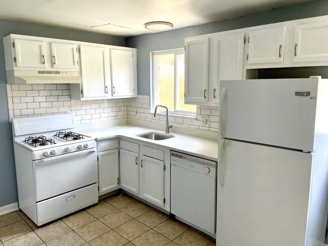 Building Photo - 440 Brierly Ln