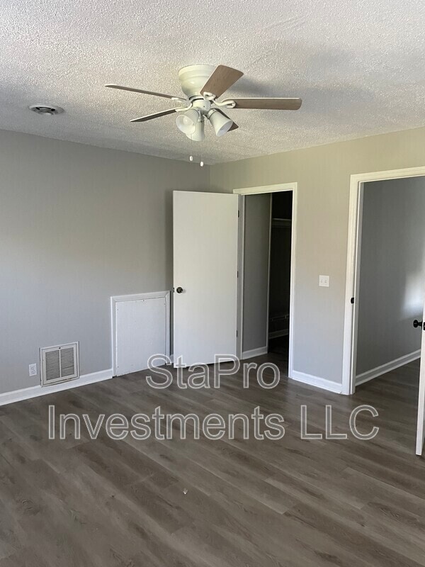 Building Photo - 122 Bellar Dr
