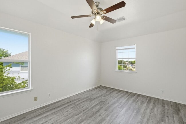 Building Photo - 2849 Southampton Way