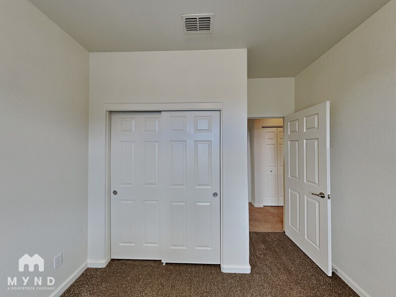 Building Photo - 1088 Crown View Dr