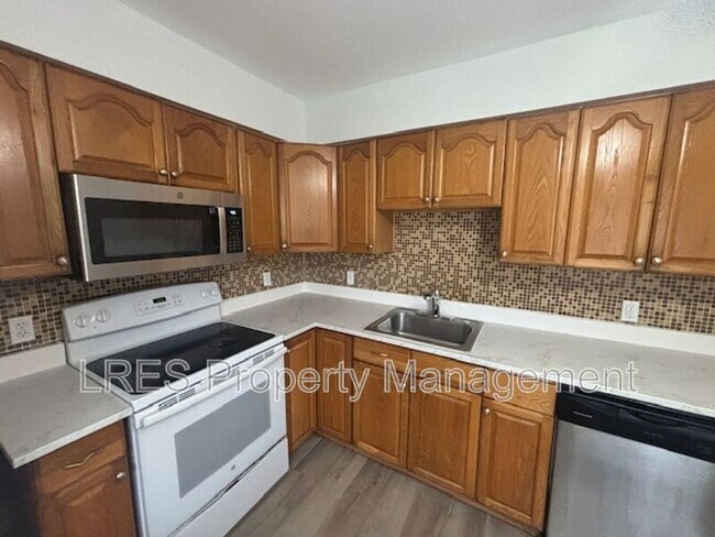 Building Photo - 163 Clear Lake Cir