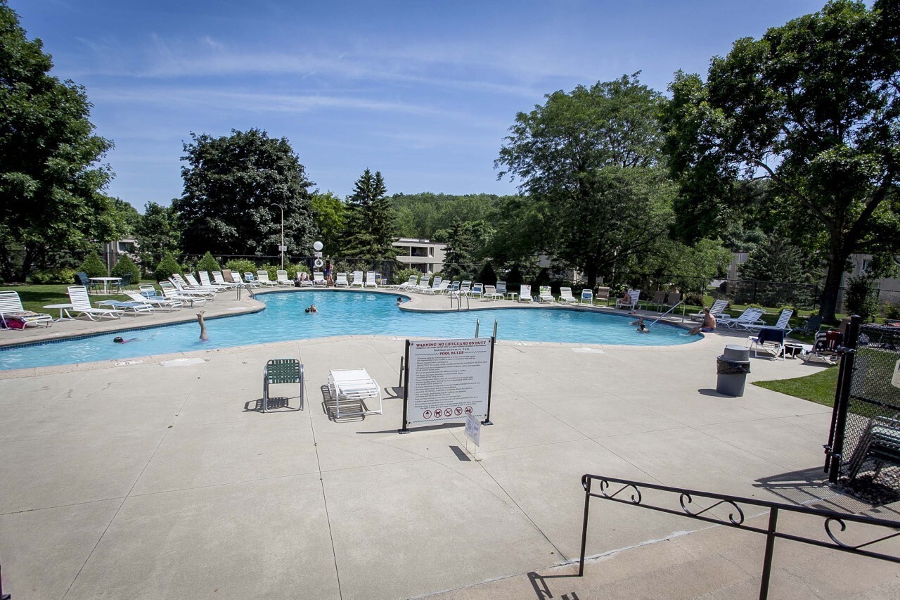 Another outdoor pool area picture - 1923 Viking Dr NW