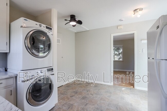 Building Photo - 1815 S Knox Ct