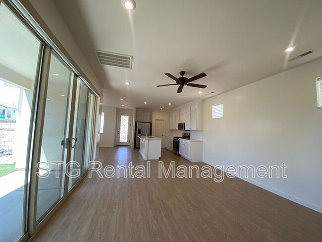 Building Photo - 767 W Scarlet Hill Dr