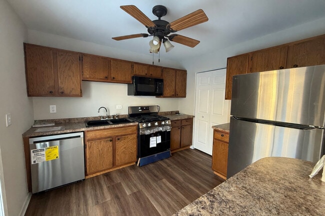 Building Photo - 1333 Petersburg Ct