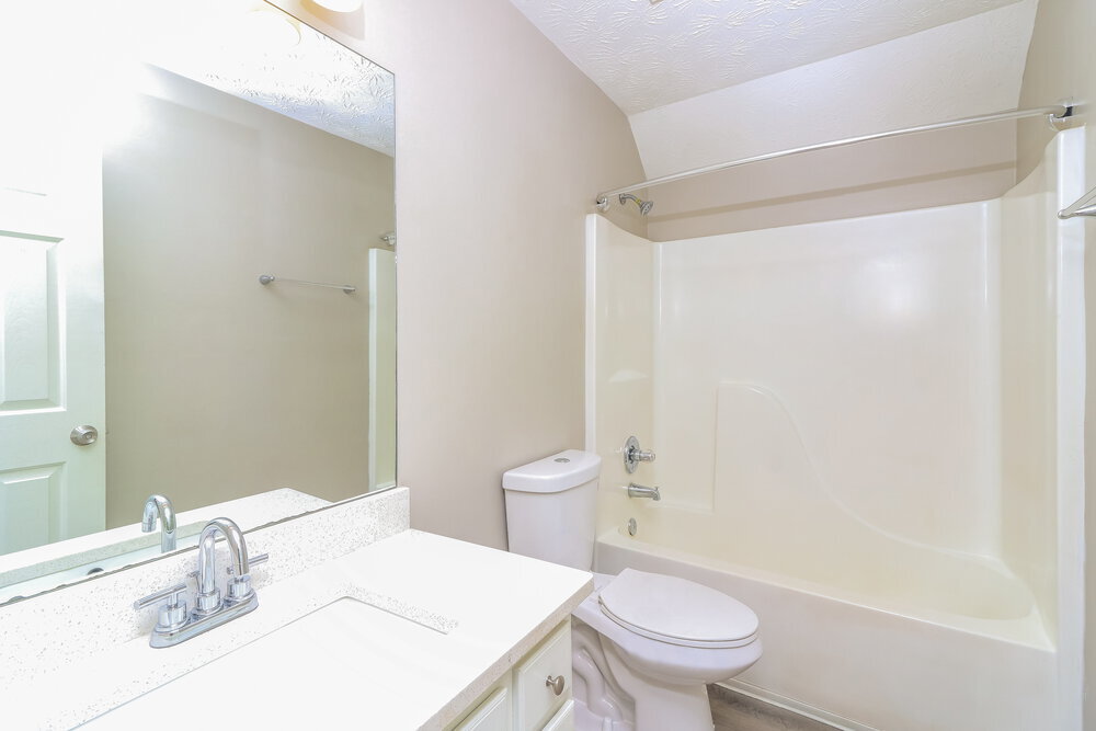 Building Photo - 2540 Lake Royale Dr