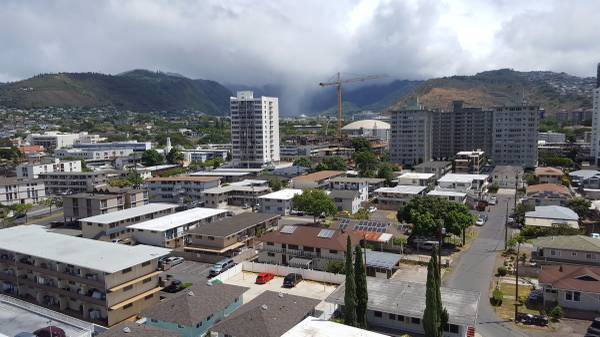 Building Photo - 3 Bedroom / 1.5 Bath in Honolulu
