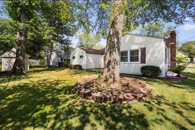 Building Photo - 154 Oakwood Dr