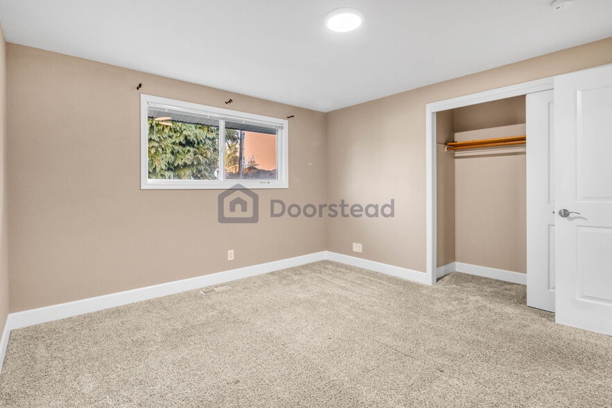 Building Photo - 4103 NE 2nd Pl