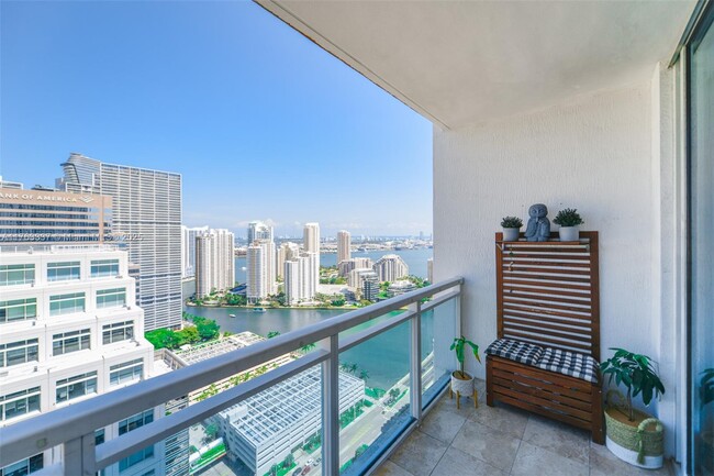 Building Photo - 950 Brickell Bay Dr