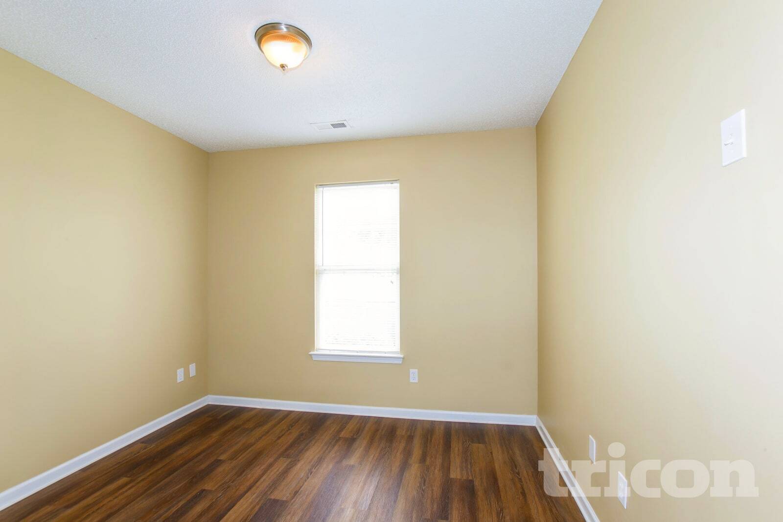 Building Photo - 2125 Sebastiani Dr