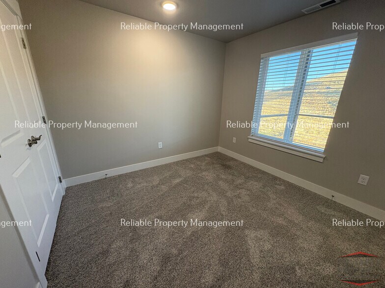 Building Photo - 1666 Ammon St