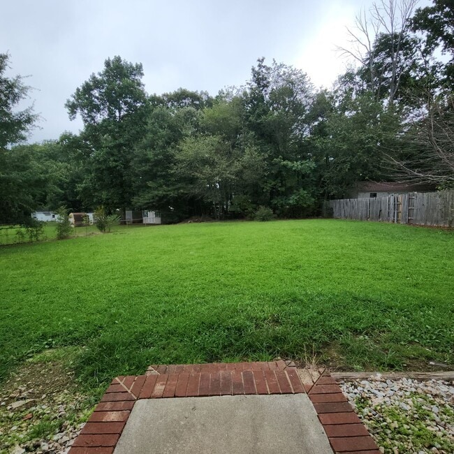 Building Photo - Remodeled Brick Ranch FOR RENT in Kernersv...