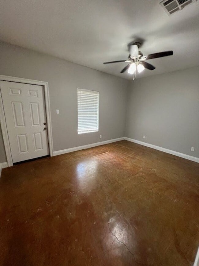Building Photo - Modern 3B/2B Duplex Available in South Lake Charles