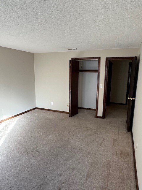 Building Photo - 3 Pinebrook Ln