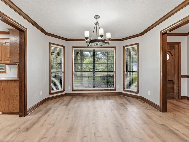 Building Photo - 6970 Ellen Ln