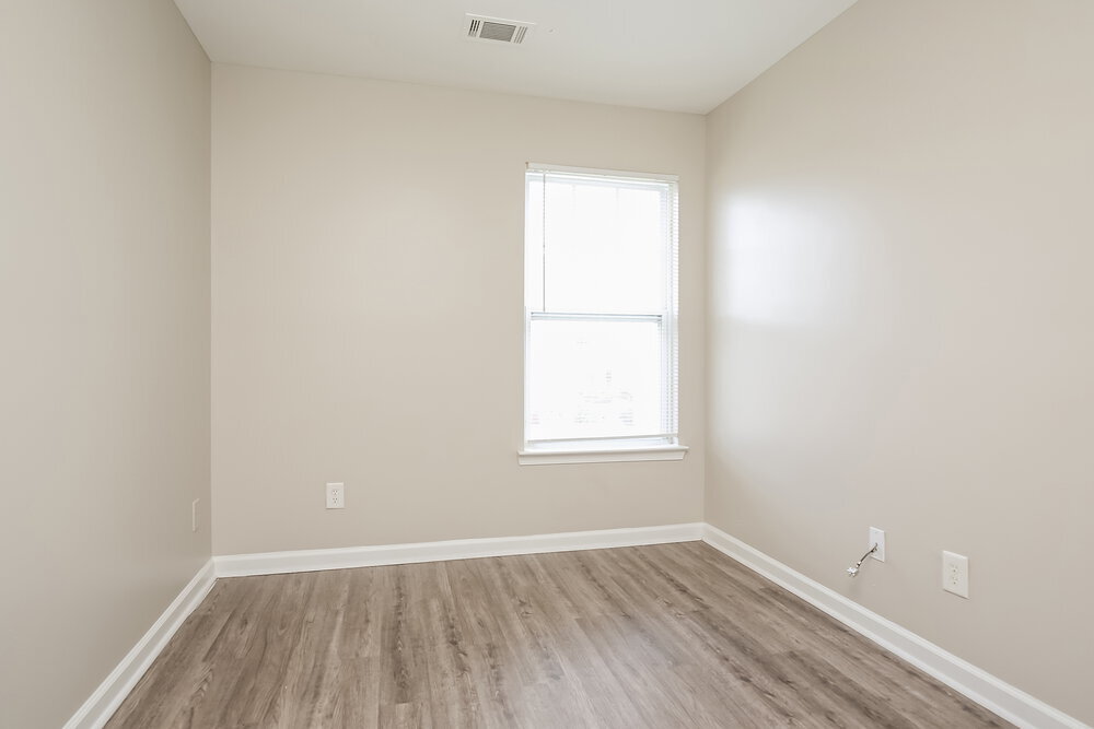 Building Photo - 8047 Logan Dr