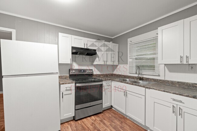 Building Photo - 617 32nd St