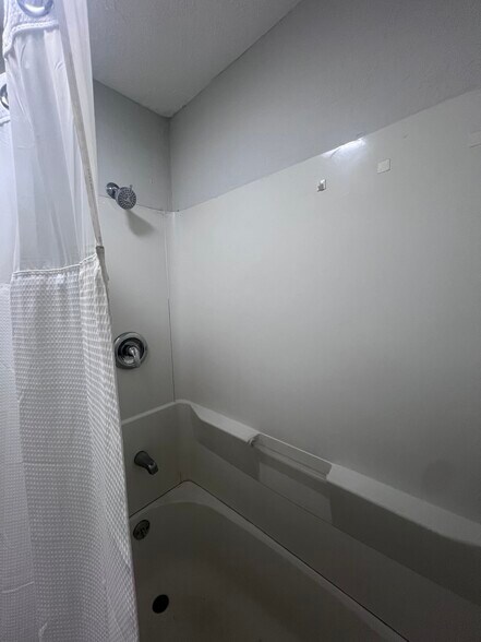 Bathroom - 2018 Corning Ave