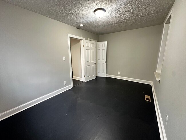 Building Photo - 4632 Hillside Rd SE