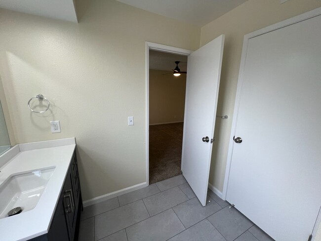 Building Photo - Updated 2 bedroom condo located in a gated...