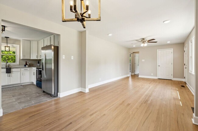 Building Photo - Sango Beauty With Finished Basement!