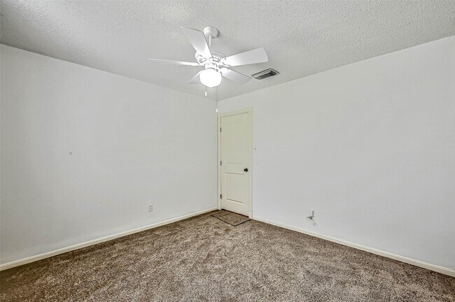 Building Photo - 2922 Lakefield Way