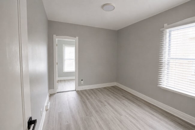 Building Photo - 1704 N Mayfield Ave