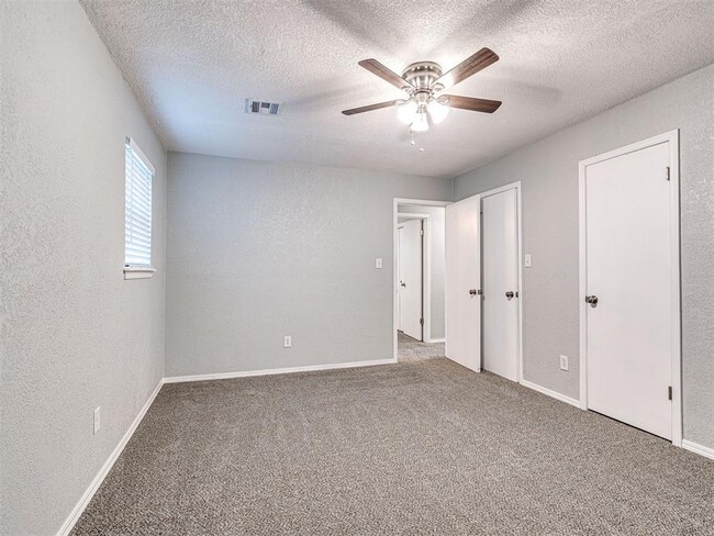 Building Photo - 305 Woodside Dr