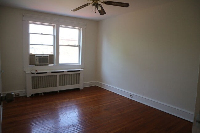 Building Photo - Large 3-bedroom house for rent in Wilmingt...