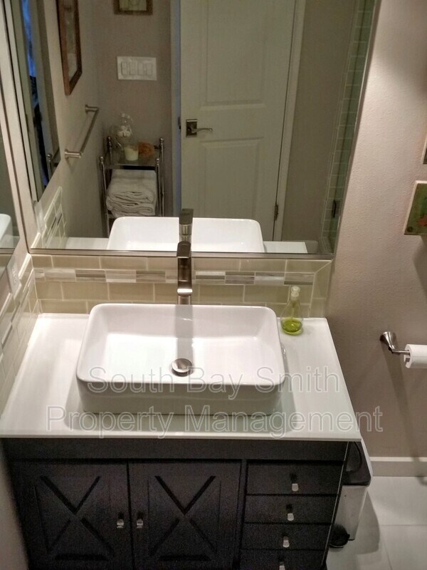 Building Photo - 509 N Helberta Ave