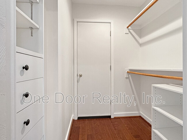 Building Photo - 109 Elizabeth Meriwether