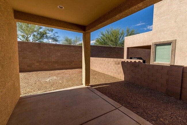 Building Photo - House For Rent